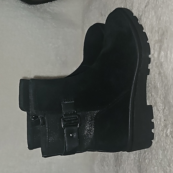 CLARKS CALLA Collection Mid Black Sueded Women Boots Size 7W Ultimate Comfort - Picture 4 of 10